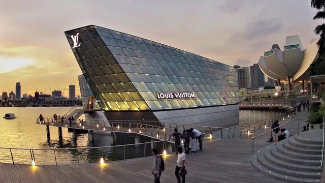væg Frontier De er Louis Vuitton Building – Singapore | simlievler